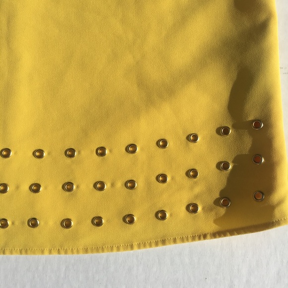 Vince Camuto yellow top, gold grommets medium - Picture 3 of 8